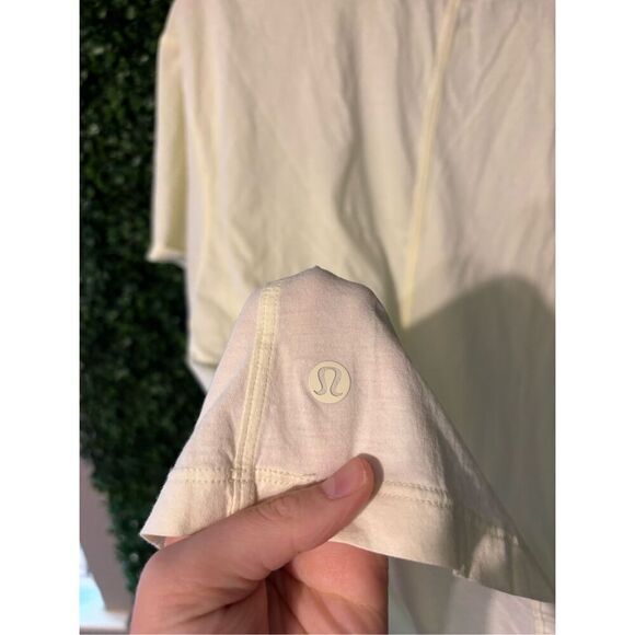 Mens Lululemon Tee Size Large Cream Ivory - Picture 3 of 3